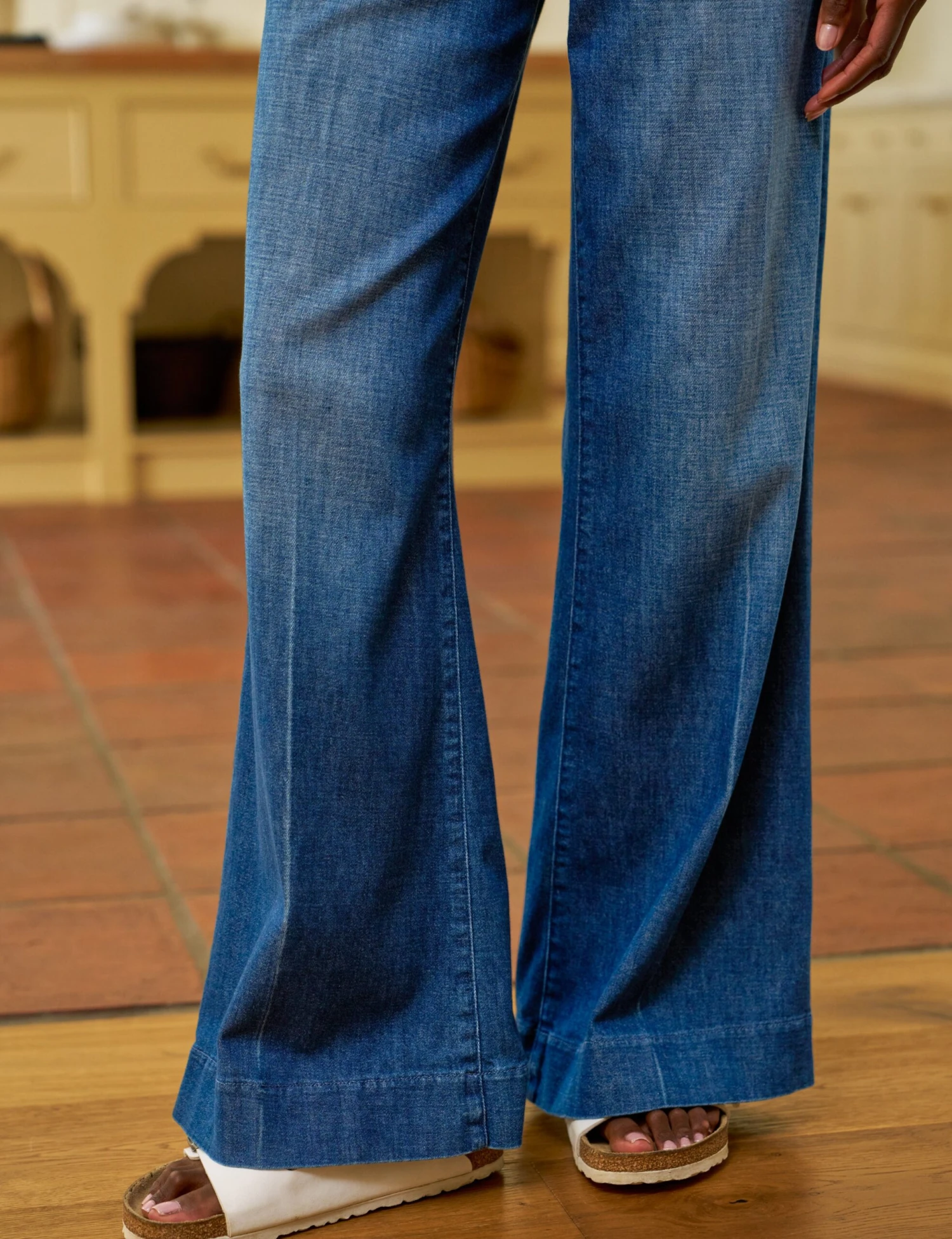 WEST VILLAGE 1984 Wash, Italian Dream™ Light Denim 4 WEST VILLAGE 1984 Wash, Italian Dream™ Light Denim - Image 4