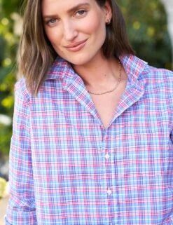 EILEEN Pink And Blue Plaid, Superluxe -Frank Eileen Fashion Store 109 WATERFORD NAVY EILEEN PKBP LAB516NTF WHT Model RayRoberts2023 24RE 0496 sRGB