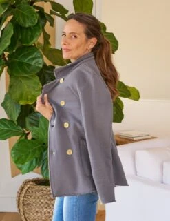 BELFAST Elephant, Triple Fleece -Frank Eileen Fashion Store 14 DERRY 2001 EILEEN WCB LABBELFAST EPHT SWEATER01 WHTK Model JessicaMau 24RE 1002 sRGB