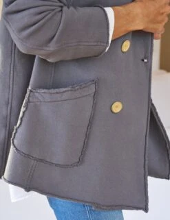 BELFAST Elephant, Triple Fleece -Frank Eileen Fashion Store 14 DERRY 2001 EILEEN WCB LABBELFAST EPHT SWEATER01 WHTK Model JessicaMau 24RE 1041 sRGB