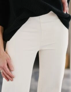 WESTPORT ILLUSION Antique White, Italian Dream™ Denim -Frank Eileen Fashion Store 19 SWEATER02 BLKK ILLUSION04 ANTW BERI 25SP MARCH 1754 sRGB