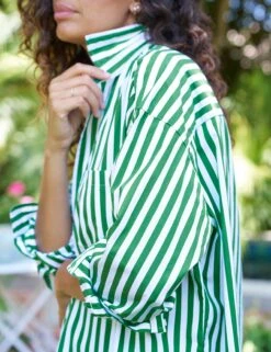 SHIRLEY Wide Green Stripe, Superluxe -Frank Eileen Fashion Store 21 WATERFORD PWBL SHIRLEY WGRS Model PalomaJonas 24RE 0124 sRGB