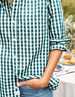 JOEDY Green Check, Classic Poplin 6 JOEDY Green Check, Classic Poplin -Frank Eileen Fashion Store 44 JOEDY GRCK DERRY 2001 CARMEL NAVK Model Paloma Jonas 23FA 2797 sRGB