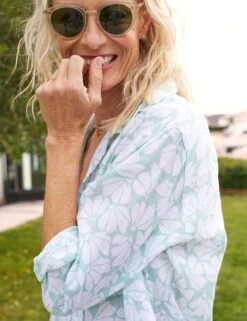 MARY Mint Floral, Classic Linen 6 MARY Mint Floral, Classic Linen -Frank Eileen Fashion Store 45 MARY MFL Model Kristine Szabo 24SP 1778 sRGB