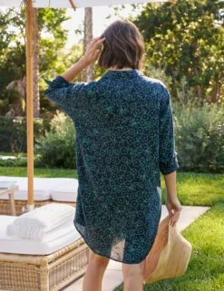 MARY Navy With Green Floral, Classic Linen -Frank Eileen Fashion Store 56 MARY NGFL Model SimoneNorblom 23FA 0191 sRGB