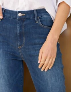 SLIGO 1999 Wash, Italian Power Denim -Frank Eileen Fashion Store 7 EILEEN WHL SLIGO 1999 NATHALIE SP25 MAY 0390 sRGB