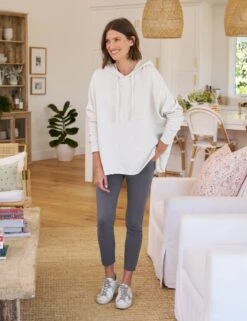 KANE Heather White Melange, Triple Fleece -Frank Eileen Fashion Store 97 LAB600 EPHT LAB521TF HTWM Model RayRoberts2023 24RE 1068 sRGB